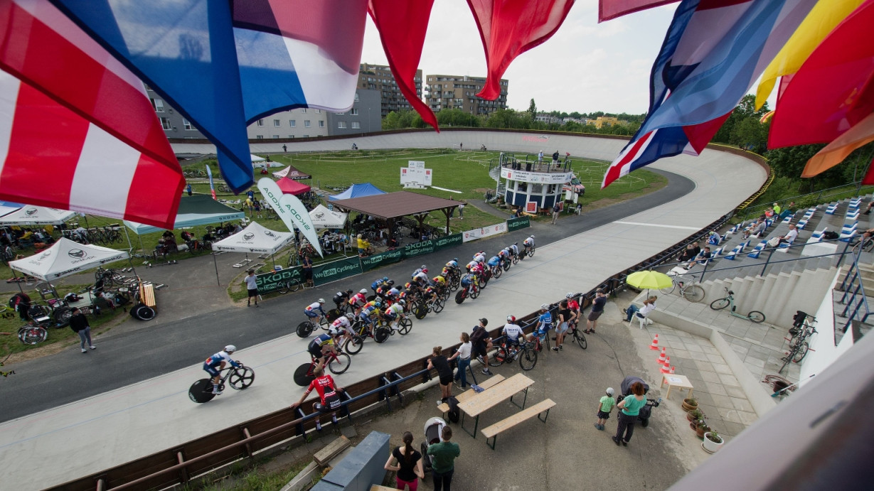 Mistryně světa na silnici Lotte Kopecky pojede o Velkou cenu Framaru na třebešínském velodromu Kova v Praze