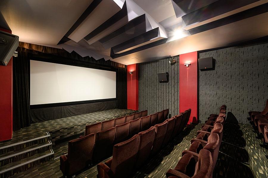 V kině MAT proběhl křest nového videoklipu „Proč dálka dělí nás“ pěveckého dua MonikaSommerová & Jakub Hübner