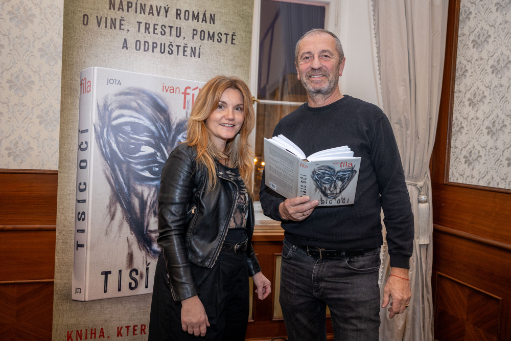 Pavel Kříž, Miroslav Donutil a Taťjana Medvecká pokřtili nový román Ivana Fíly Tisíc očí