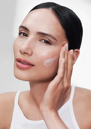 Optimals Age Revive od Oriflame: Nová převratná péče, která chrání  pleť před známkami stárnutí 