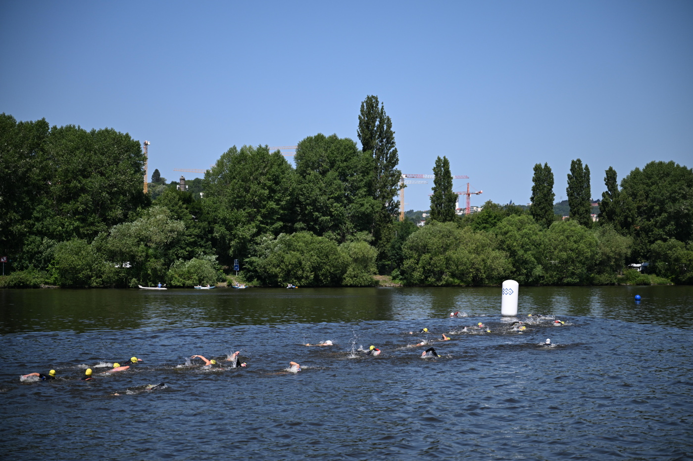 Plavci i veřejnost se opět spojili při Prague City Swim