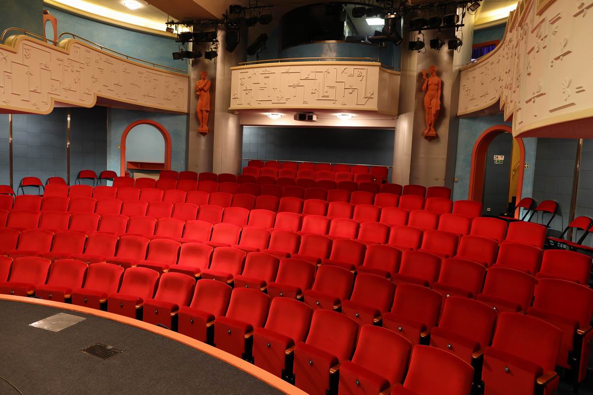 STUDIO YPSILON VÁS ZVE NA TŘI PŘEDVÁNOČNÍ PREMIÉRY