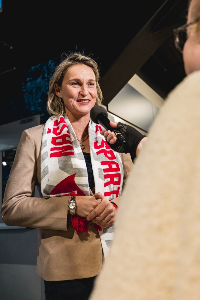 Bára Špotáková potěšila hokejové fanoušky