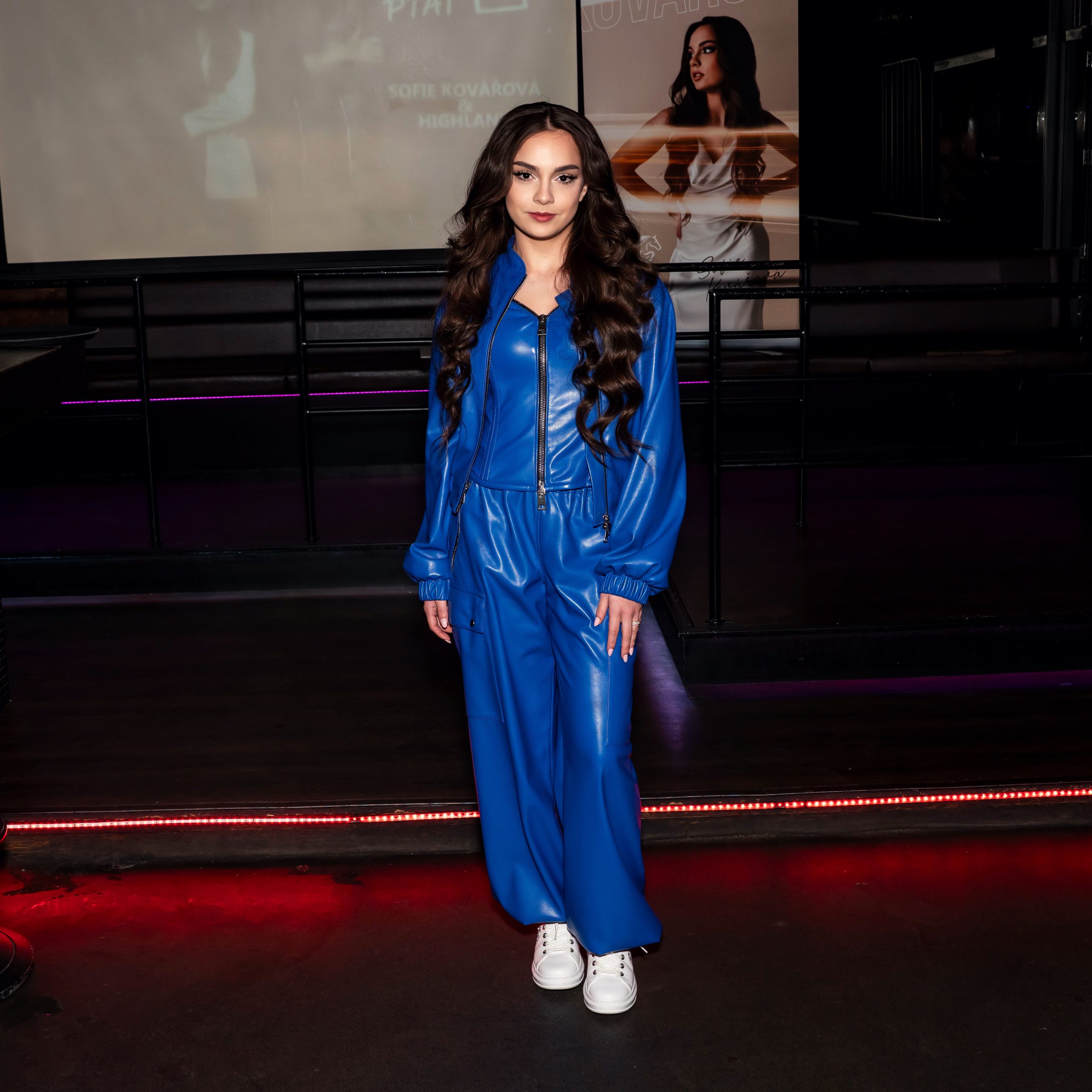 K PATNÁCTINÁM SI NADĚLILA VIDEOKLIP! VYCHÁZEJÍCÍ HVĚZDĚ SOFII KOVÁŘOVÉ POPŘÁLA I KAPELA LUNETIC